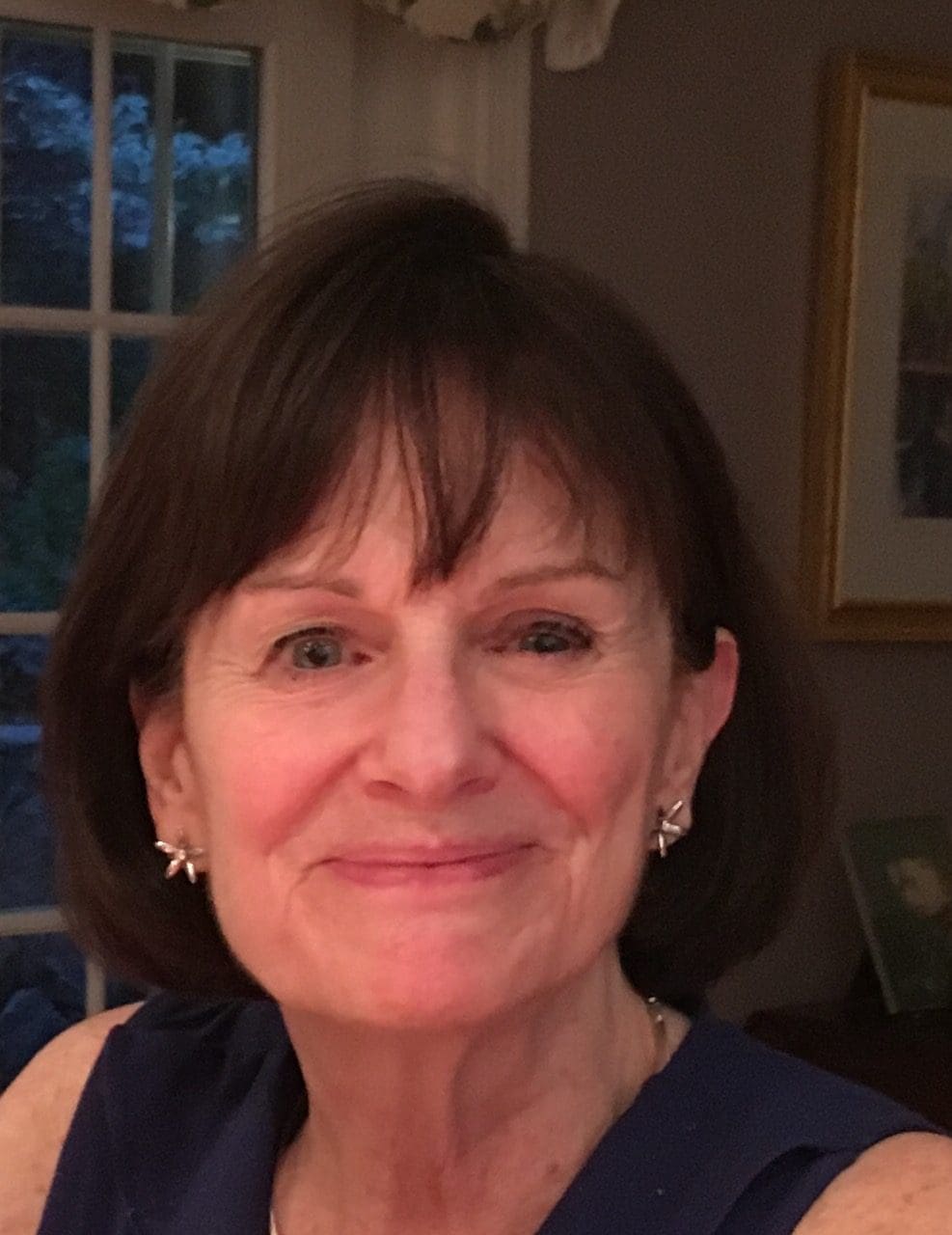 Headshot of smiling woman.